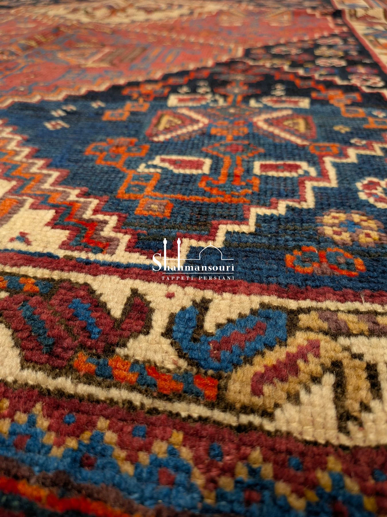 Rectangular Afshar rug, 170 × 130 cm, with geometric medallions, multiple borders, and red, blue and ivory tones. - detail 2
