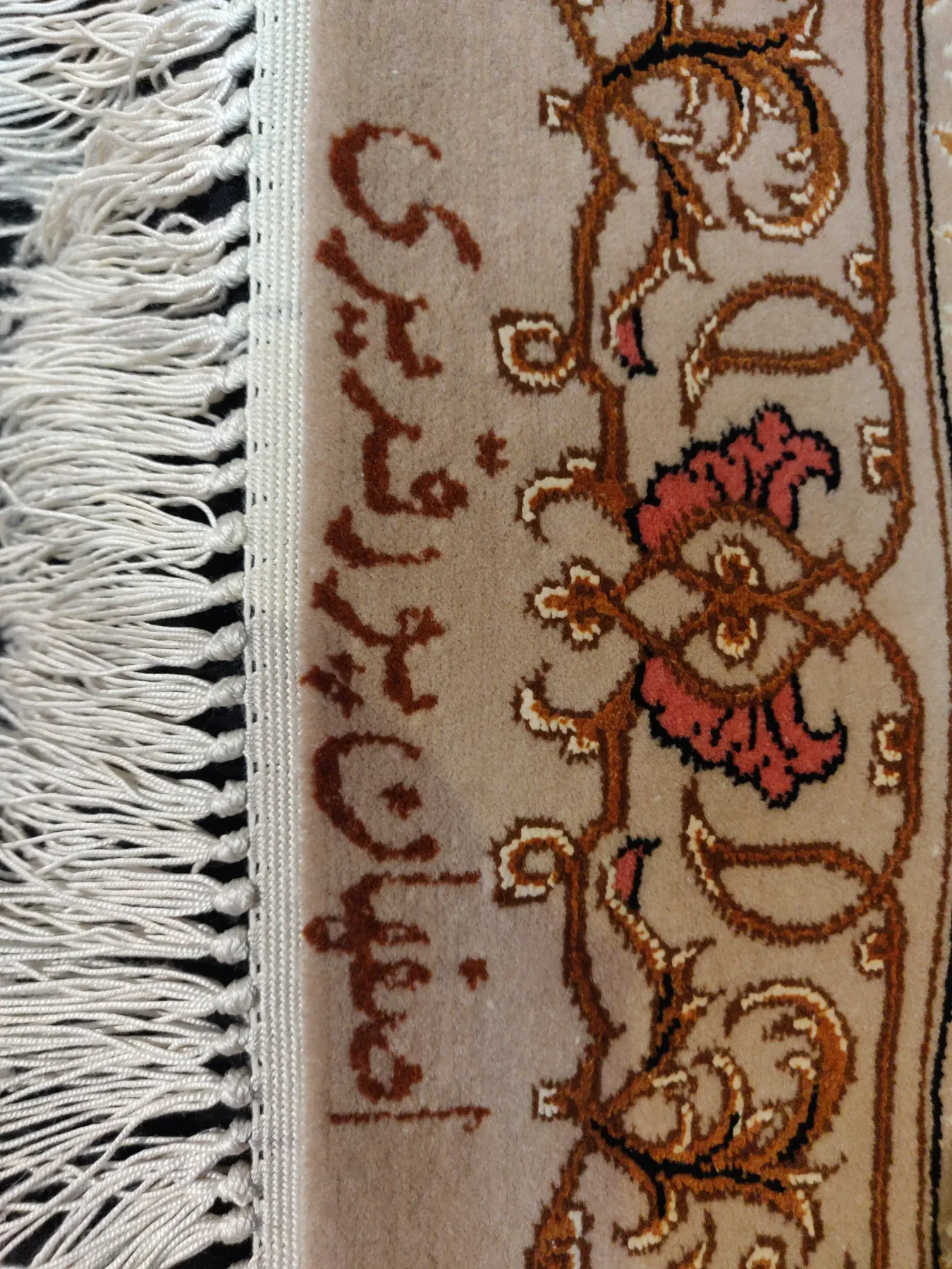 Signed Persian Isfahan rug 105x75 with silk warp and weft, cream field and boteh motifs - detail 3
