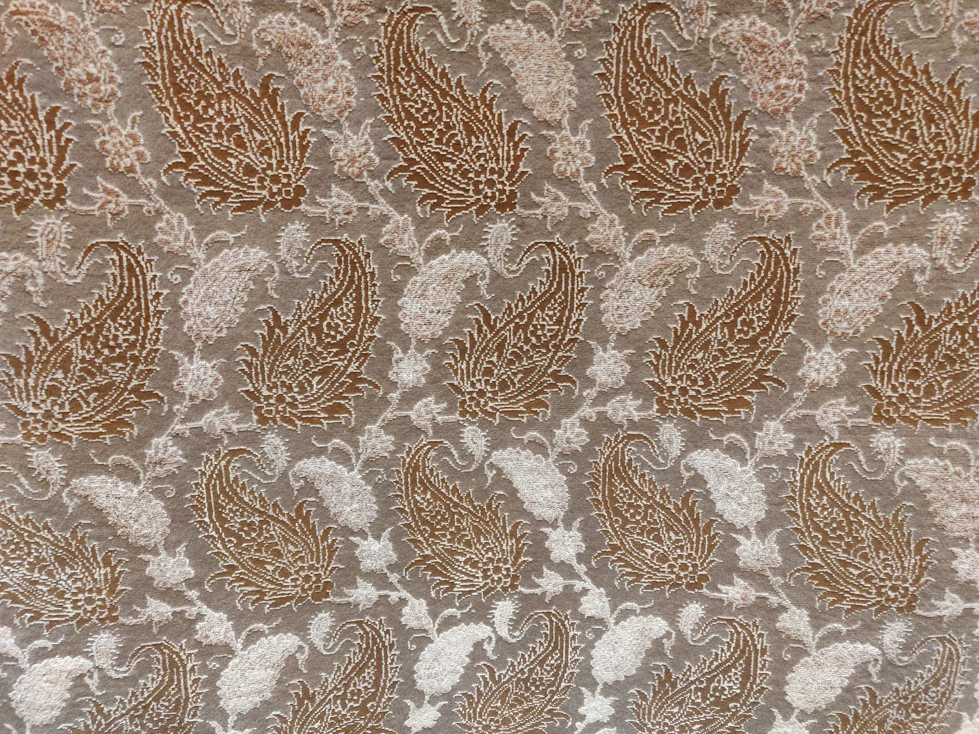 Signed Persian Isfahan rug 105x75 with silk warp and weft, cream field and boteh motifs - detail 4