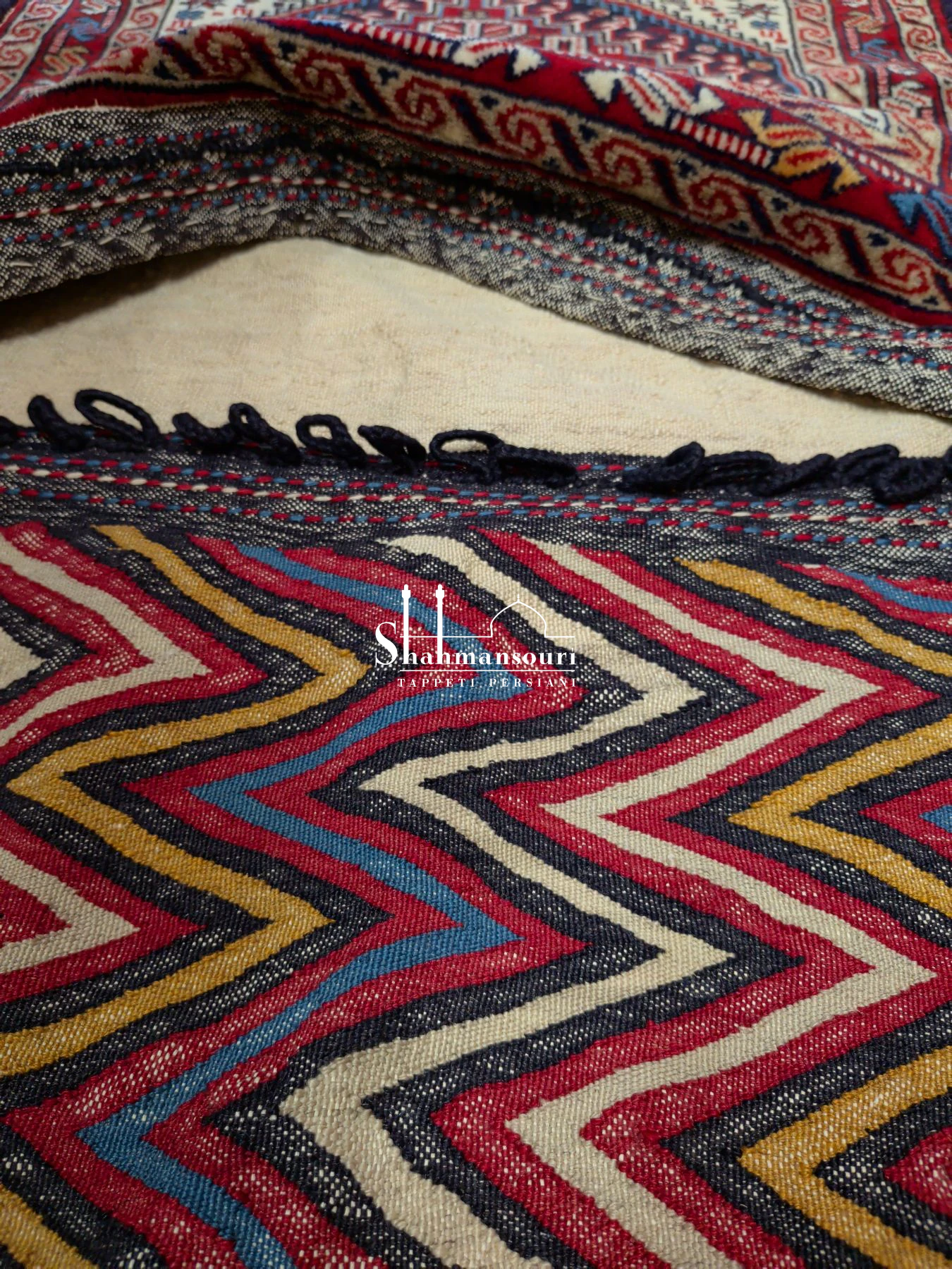 Open khorjin with two geometric medallion panels and a central multicoloured zigzag section. - detail 4