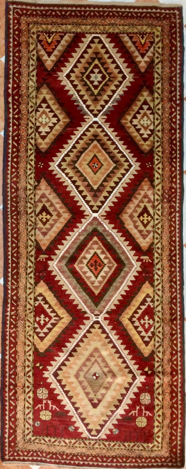 antico tappeto caucasico Daghistan fatto a mano con losanghe geometriche rosse