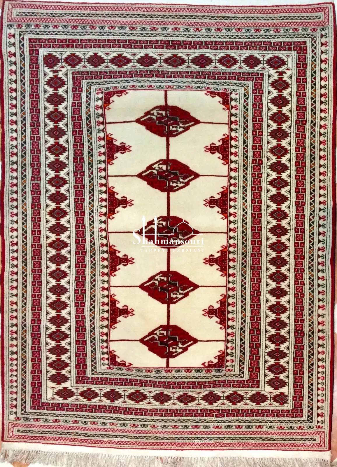 tappeto persiano turkmeno bianco fatto a mano con motivi geometrici rossi