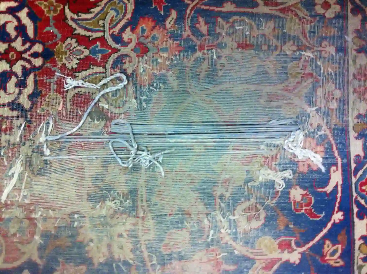 Dettaglio di restauro tappeti a Verona