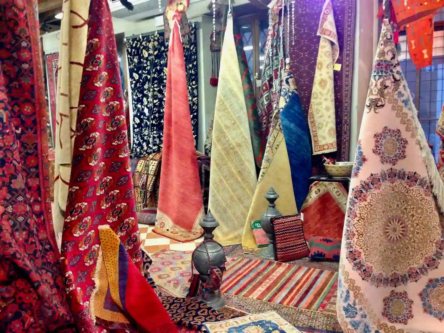 Tappeti Shahmansouri vicino al Duomo di Verona